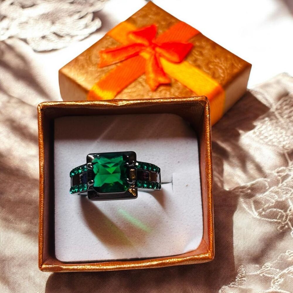 Unbranded Women's Green and Silver Jewellery